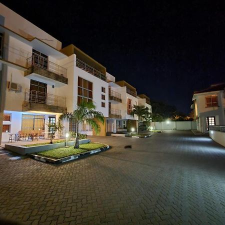 Ary Homestay Nyali- A Walk Away From City Mall モンバサ エクステリア 写真