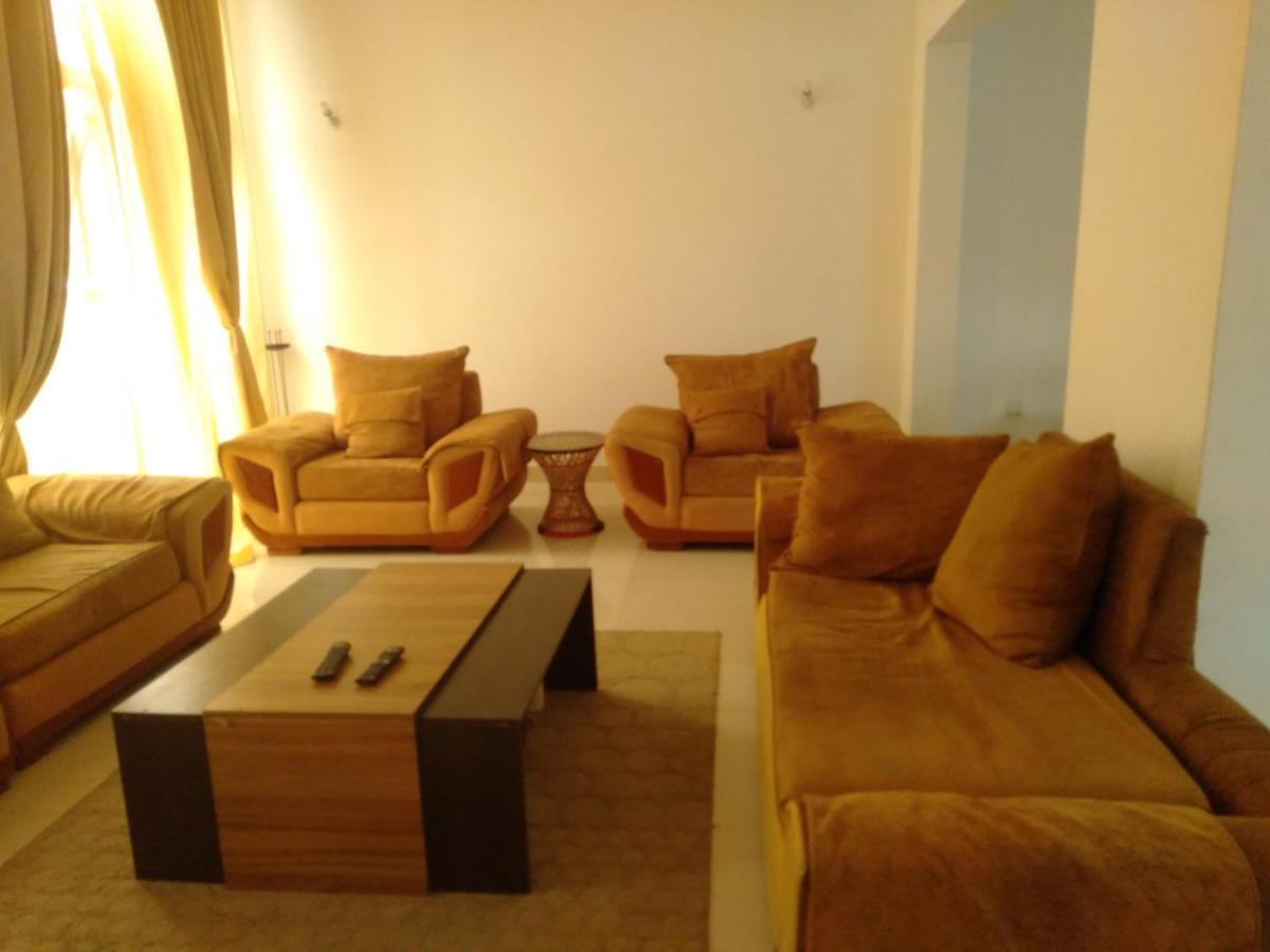 Ary Homestay Nyali- A Walk Away From City Mall モンバサ エクステリア 写真