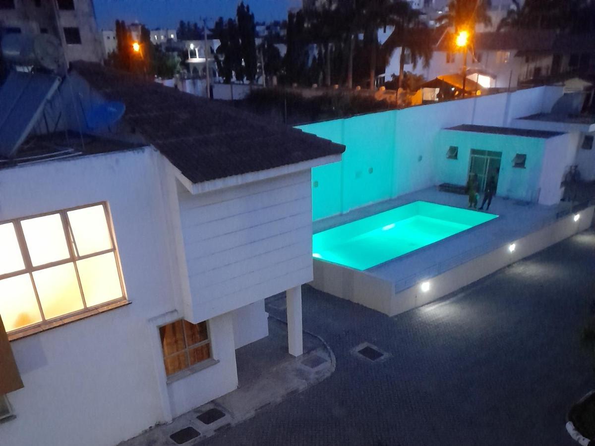 Ary Homestay Nyali- A Walk Away From City Mall モンバサ エクステリア 写真