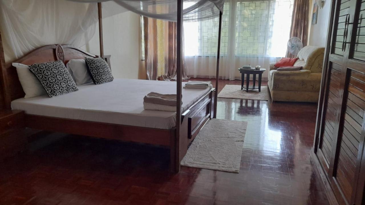 Ary Homestay Nyali- A Walk Away From City Mall モンバサ エクステリア 写真