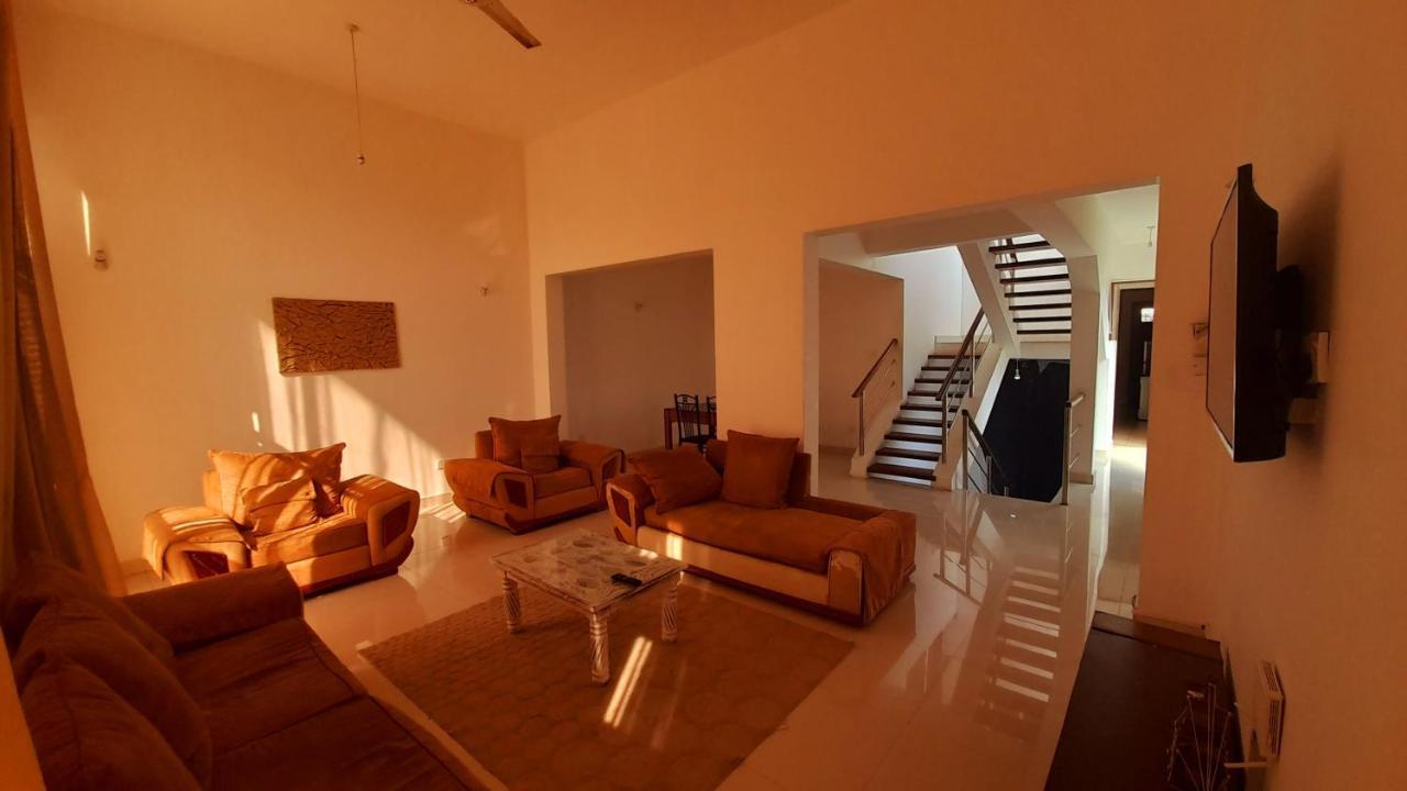 Ary Homestay Nyali- A Walk Away From City Mall モンバサ エクステリア 写真