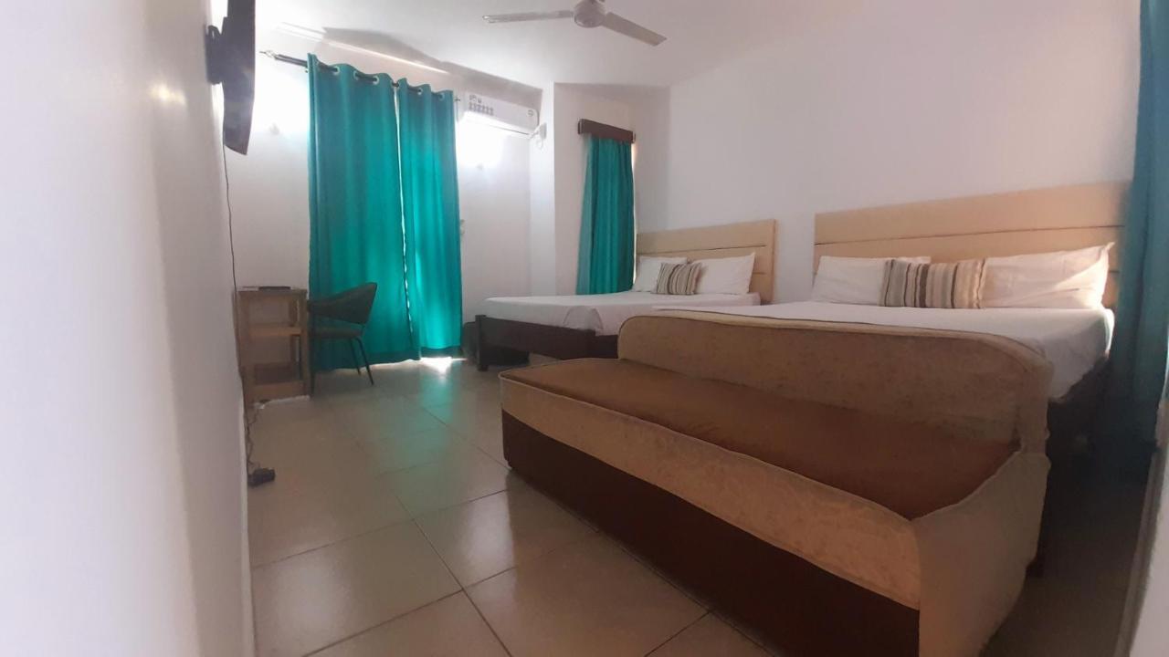 Ary Homestay Nyali- A Walk Away From City Mall モンバサ エクステリア 写真