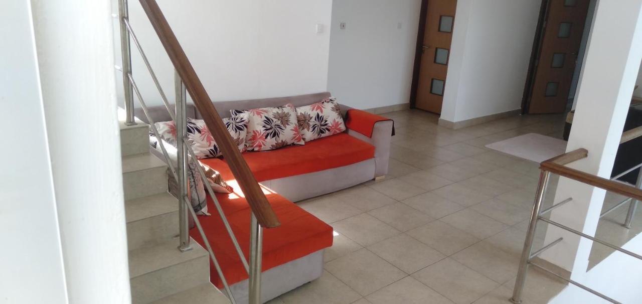 Ary Homestay Nyali- A Walk Away From City Mall モンバサ エクステリア 写真